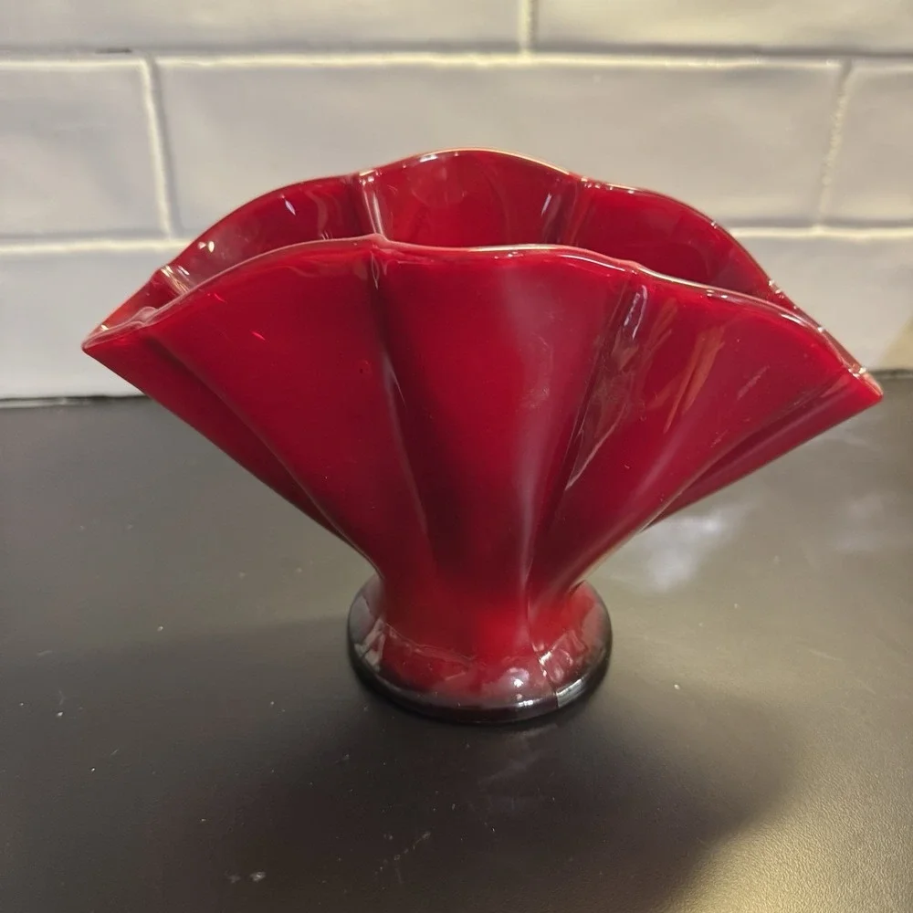 Fenton Vintage Mandarin‎ Red Fan Vase. Unmarked, No Damage